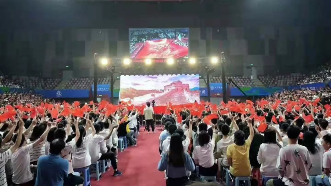 全场合唱《歌唱祖国》