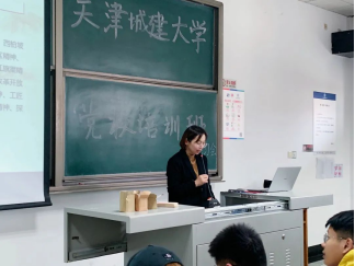 国际工程学院直属党支部书记杨萍