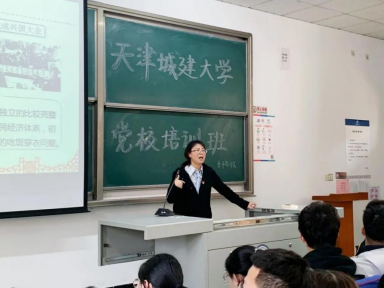 马克思主义学院屈彩霞副教授
