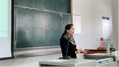 校党委督查室主任郑伟